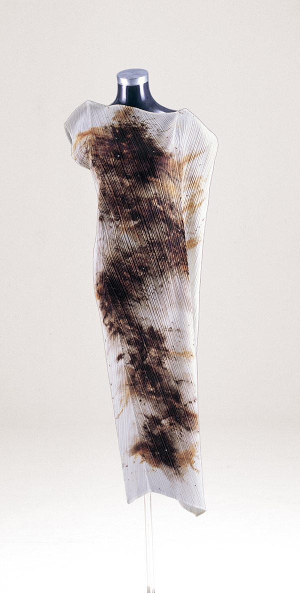 Ravenel | CAI Guo-Qiang《Pleats Please Issey Miyake Guest Artist Series No.  4 Cai Guo Qiang》 Ravenel Autumn Auction 2008 Taipei Lot 294